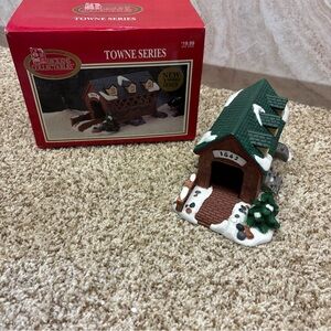 NIB VINTAGE Dickens Collectables porcelain Covered Bridge Figurine wi